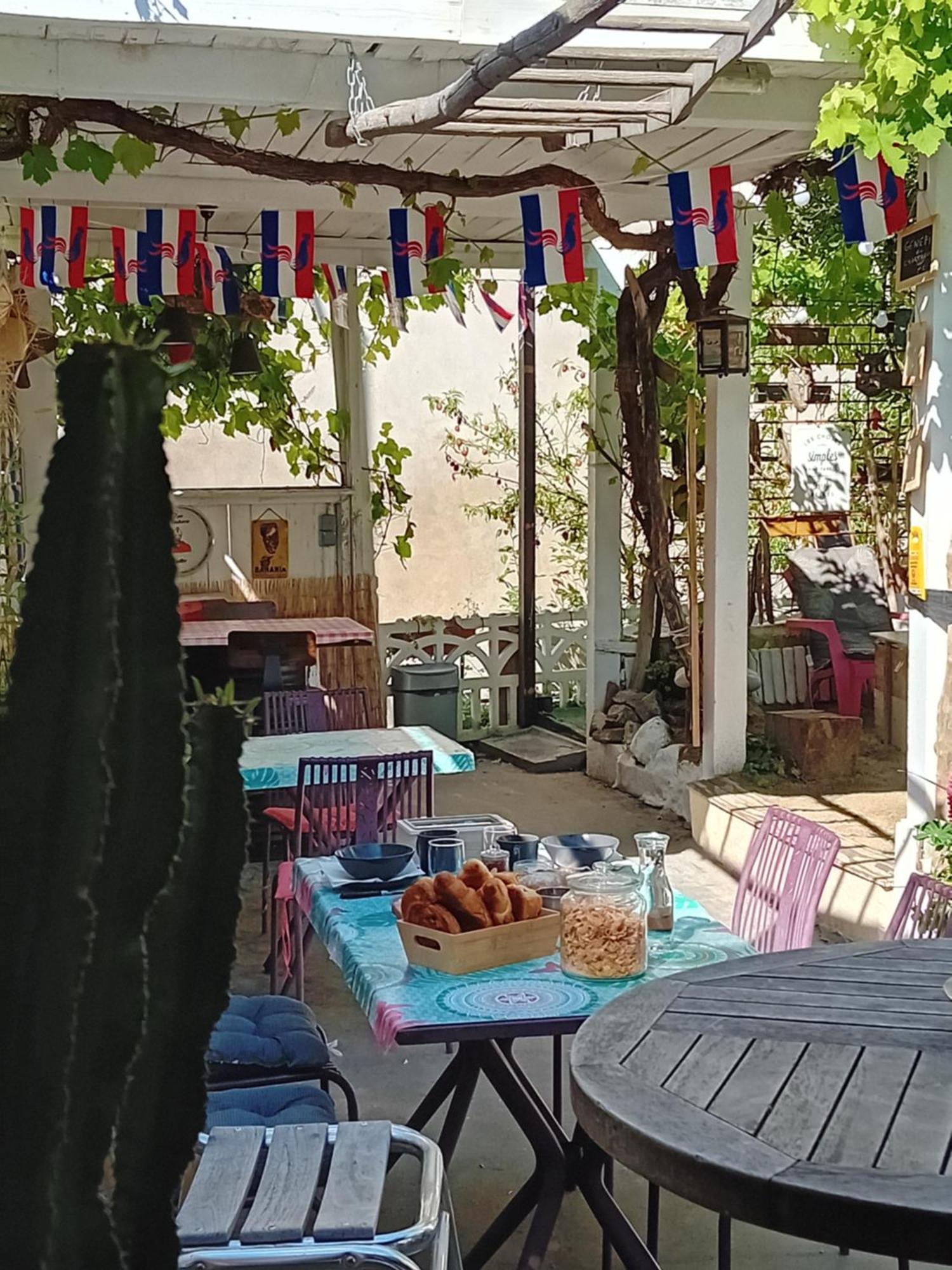 Houlala - Relais D'Etape - Chambres D'Hotes Pont-Eveque Zewnętrze zdjęcie