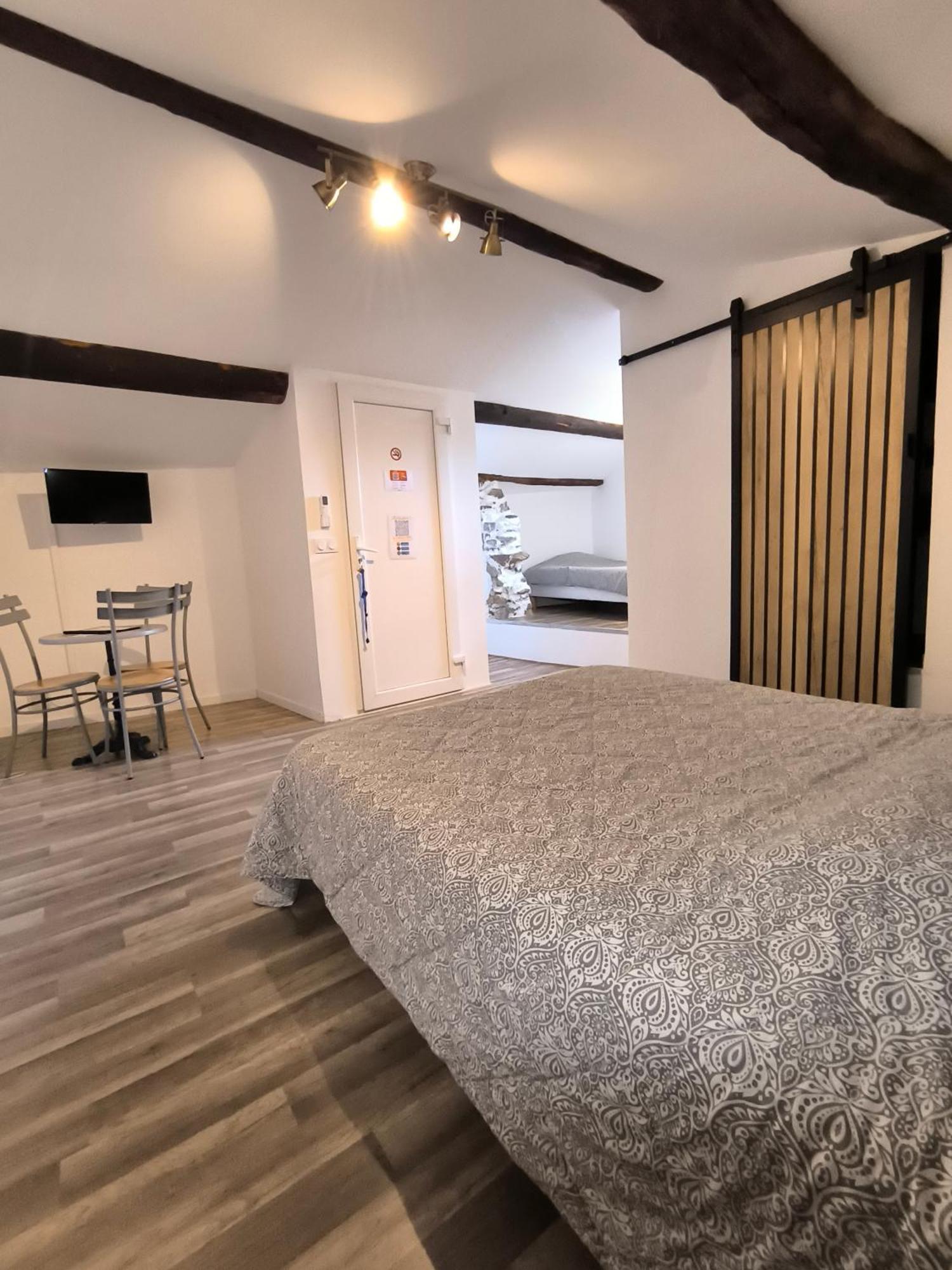 Houlala - Relais D'Etape - Chambres D'Hotes Pont-Eveque Zewnętrze zdjęcie